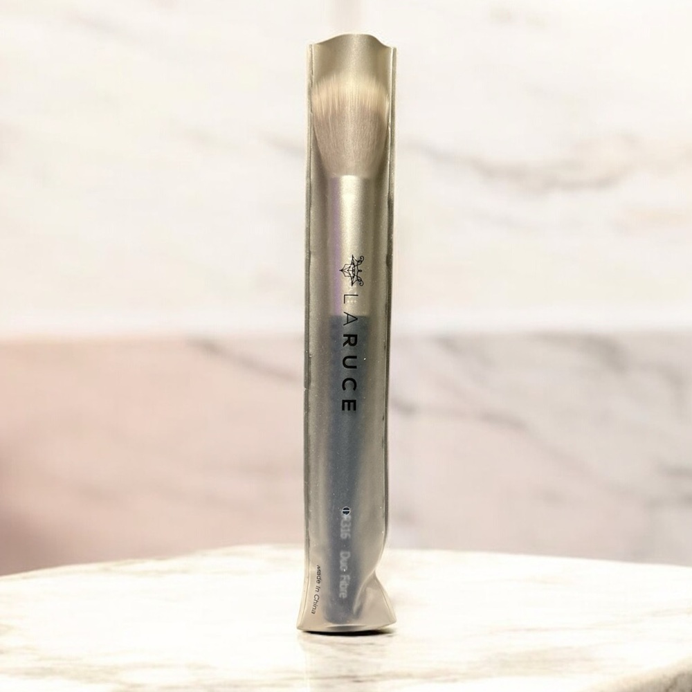 ⭐️ Laruce Duo Fiber Brush